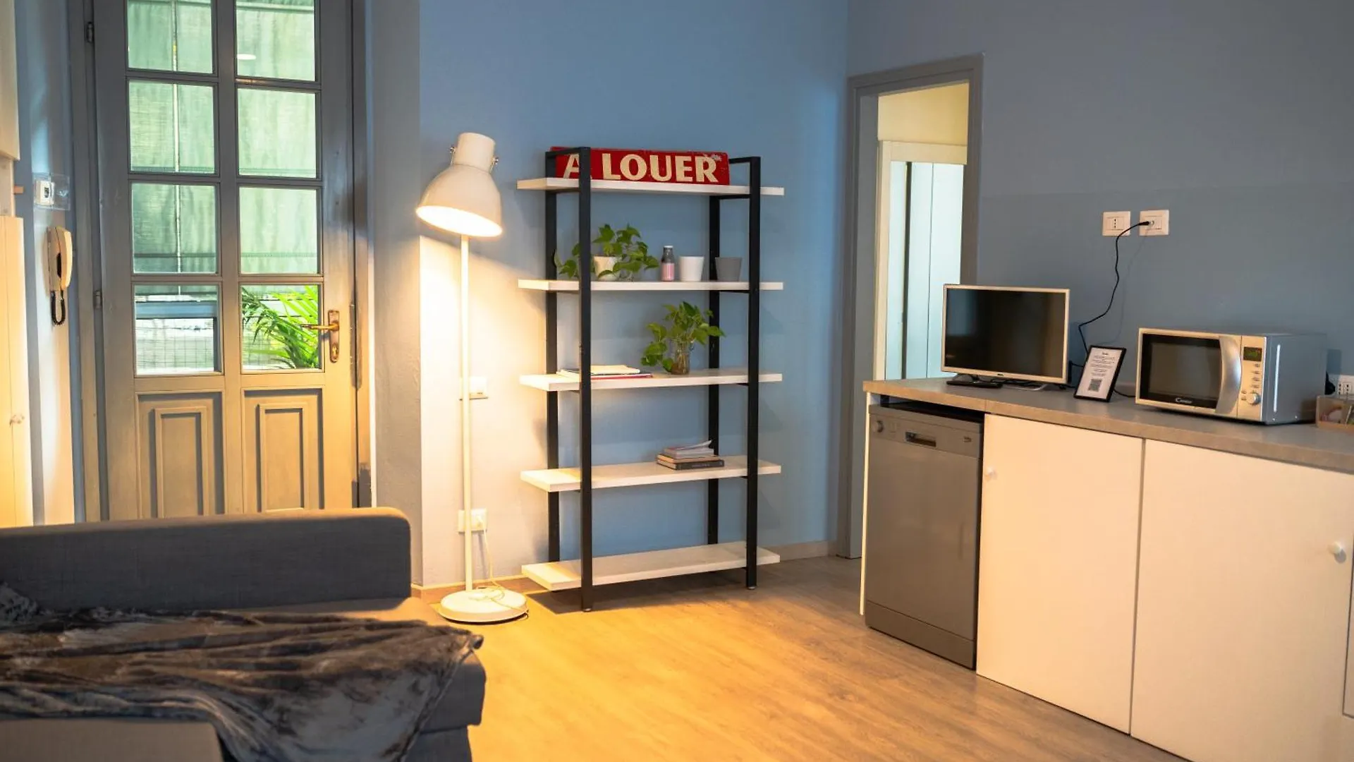Cozy Duomo Retreat Apartment Como Italy