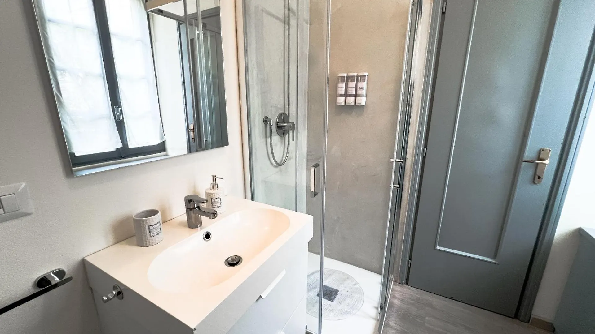 Cozy Duomo Retreat Apartment Como Italy