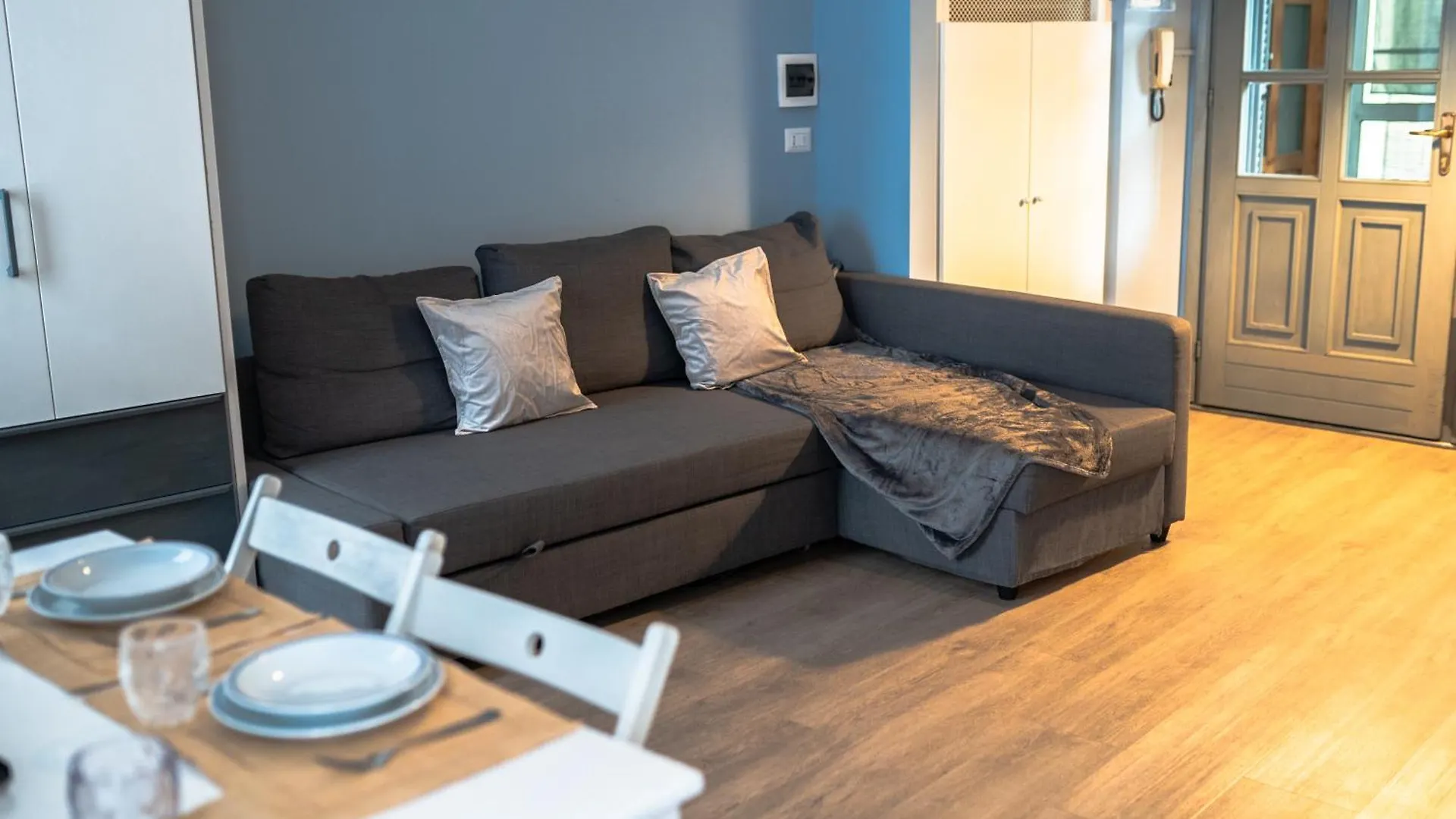 Cozy Duomo Retreat Apartment Como Italy